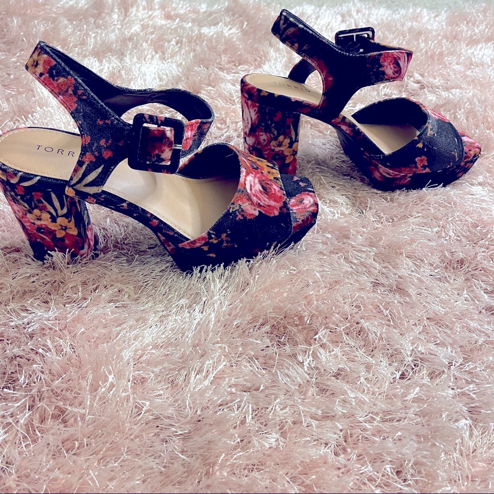 Floral suede block heel shoe!